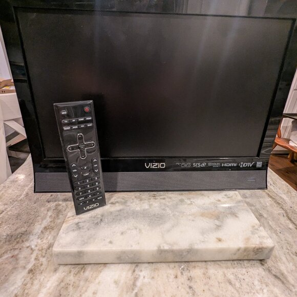 Vizio Razor E190VA 19" 720p HD LED LCD Television with Remote - Picture 1 of 13